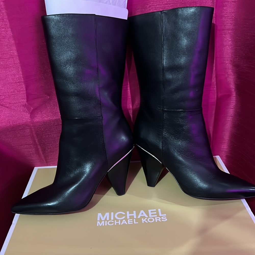 Michael Kors Lizzy leather boots….Size 6.5